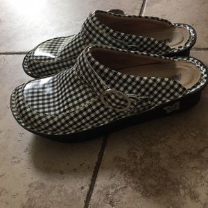 Algeria Black and White Clogs EUC